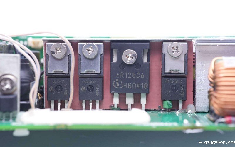 PFC开关管，PFC整流管以及初级开关管上的导热绝缘片